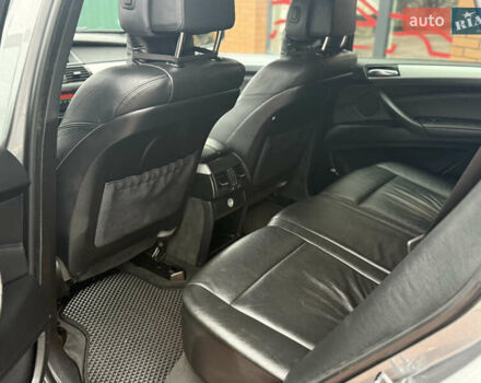 Серый БМВ Х5, объемом двигателя 3 л и пробегом 235 тыс. км за 17500 $, фото 17 на Automoto.ua