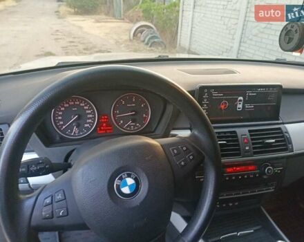 Серый БМВ Х5, объемом двигателя 2.99 л и пробегом 385 тыс. км за 13500 $, фото 5 на Automoto.ua
