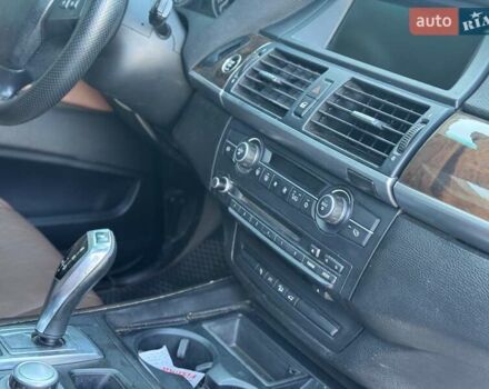 Серый БМВ Х5, объемом двигателя 3 л и пробегом 187 тыс. км за 9750 $, фото 19 на Automoto.ua