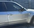Серый БМВ Х5, объемом двигателя 3 л и пробегом 300 тыс. км за 10400 $, фото 10 на Automoto.ua
