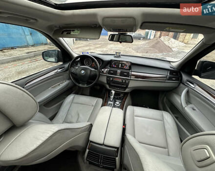 Серый БМВ Х5, объемом двигателя 3 л и пробегом 240 тыс. км за 11000 $, фото 24 на Automoto.ua