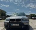 Серый БМВ Х5, объемом двигателя 3 л и пробегом 325 тыс. км за 10000 $, фото 1 на Automoto.ua