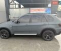 Серый БМВ Х5, объемом двигателя 3 л и пробегом 370 тыс. км за 15800 $, фото 2 на Automoto.ua