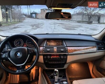 Серый БМВ Х5, объемом двигателя 3 л и пробегом 335 тыс. км за 14000 $, фото 9 на Automoto.ua