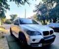 Серый БМВ Х5, объемом двигателя 3 л и пробегом 370 тыс. км за 8900 $, фото 1 на Automoto.ua