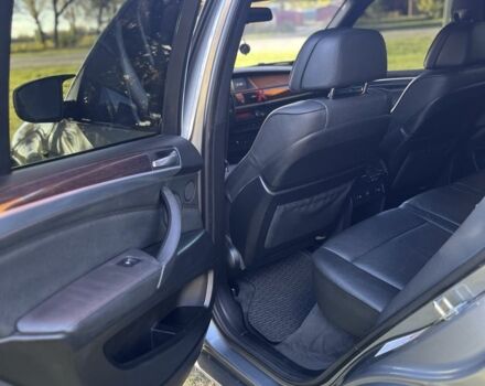 Серый БМВ Х5, объемом двигателя 4.8 л и пробегом 197 тыс. км за 12000 $, фото 13 на Automoto.ua