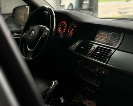 Серый БМВ Х5, объемом двигателя 3 л и пробегом 266 тыс. км за 13100 $, фото 9 на Automoto.ua