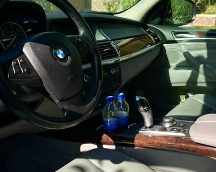 Серый БМВ Х5, объемом двигателя 3 л и пробегом 300 тыс. км за 12400 $, фото 5 на Automoto.ua