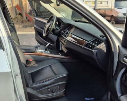 Серый БМВ Х5, объемом двигателя 3 л и пробегом 267 тыс. км за 11200 $, фото 21 на Automoto.ua