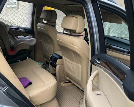 Сірий БМВ Х5, об'ємом двигуна 3 л та пробігом 227 тис. км за 13000 $, фото 5 на Automoto.ua