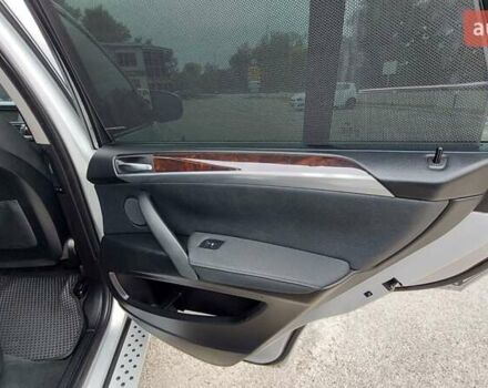 Серый БМВ Х5, объемом двигателя 3 л и пробегом 329 тыс. км за 14500 $, фото 20 на Automoto.ua