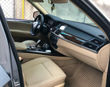 Сірий БМВ Х5, об'ємом двигуна 3 л та пробігом 227 тис. км за 13000 $, фото 4 на Automoto.ua