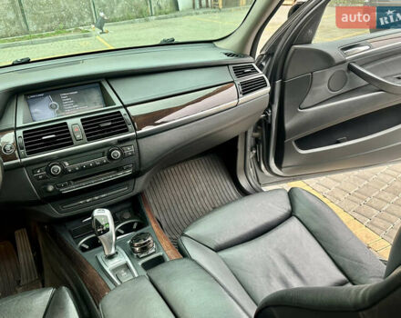 Серый БМВ Х5, объемом двигателя 4.8 л и пробегом 291 тыс. км за 10900 $, фото 30 на Automoto.ua