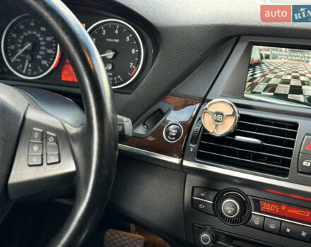 Серый БМВ Х5, объемом двигателя 3 л и пробегом 223 тыс. км за 11500 $, фото 28 на Automoto.ua