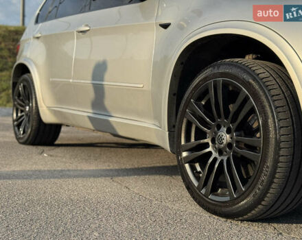 Серый БМВ Х5, объемом двигателя 3 л и пробегом 348 тыс. км за 17900 $, фото 29 на Automoto.ua