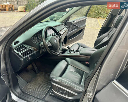 Серый БМВ Х5, объемом двигателя 4.8 л и пробегом 291 тыс. км за 10900 $, фото 32 на Automoto.ua