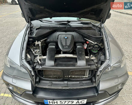 Серый БМВ Х5, объемом двигателя 4.8 л и пробегом 291 тыс. км за 10900 $, фото 52 на Automoto.ua