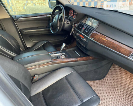 Сірий БМВ Х5, об'ємом двигуна 2.98 л та пробігом 226 тис. км за 13600 $, фото 9 на Automoto.ua