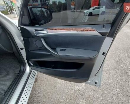 Серый БМВ Х5, объемом двигателя 3 л и пробегом 329 тыс. км за 14500 $, фото 18 на Automoto.ua