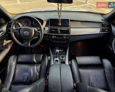 Серый БМВ Х5, объемом двигателя 3 л и пробегом 348 тыс. км за 17900 $, фото 17 на Automoto.ua