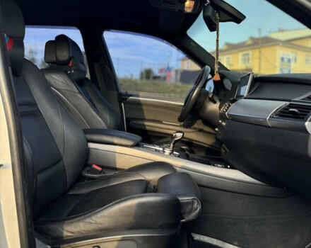 Серый БМВ Х5, объемом двигателя 3 л и пробегом 348 тыс. км за 17900 $, фото 25 на Automoto.ua