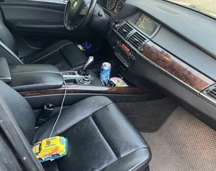 Серый БМВ Х5, объемом двигателя 2.98 л и пробегом 420 тыс. км за 13000 $, фото 9 на Automoto.ua