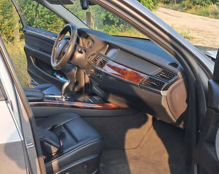 Серый БМВ Х5, объемом двигателя 3 л и пробегом 215 тыс. км за 15300 $, фото 5 на Automoto.ua