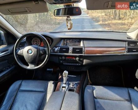 Серый БМВ Х5, объемом двигателя 3 л и пробегом 298 тыс. км за 15000 $, фото 9 на Automoto.ua