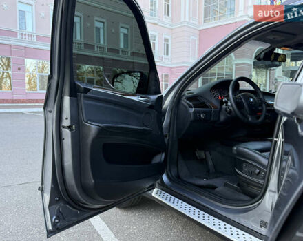 Серый БМВ Х5, объемом двигателя 3 л и пробегом 297 тыс. км за 15700 $, фото 25 на Automoto.ua