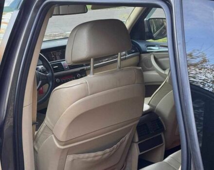 Серый БМВ Х5, объемом двигателя 3 л и пробегом 270 тыс. км за 5000 $, фото 2 на Automoto.ua