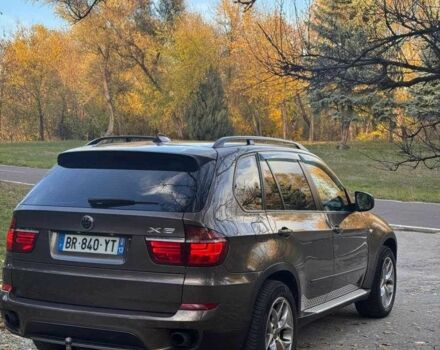 Серый БМВ Х5, объемом двигателя 3 л и пробегом 270 тыс. км за 5000 $, фото 1 на Automoto.ua