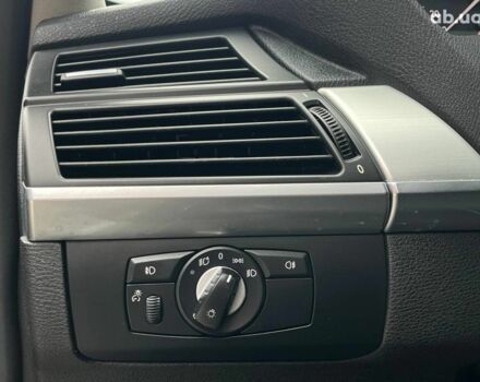 Серый БМВ Х5, объемом двигателя 3 л и пробегом 317 тыс. км за 15490 $, фото 17 на Automoto.ua