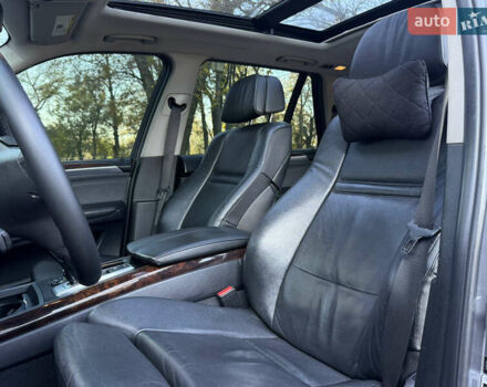 Серый БМВ Х5, объемом двигателя 3 л и пробегом 297 тыс. км за 15700 $, фото 26 на Automoto.ua