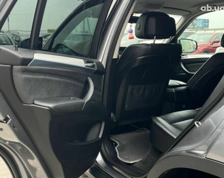 Серый БМВ Х5, объемом двигателя 3 л и пробегом 317 тыс. км за 15490 $, фото 26 на Automoto.ua