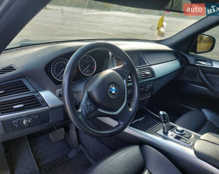 Серый БМВ Х5, объемом двигателя 2.99 л и пробегом 290 тыс. км за 18000 $, фото 3 на Automoto.ua