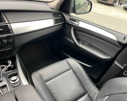 Серый БМВ Х5, объемом двигателя 3 л и пробегом 317 тыс. км за 15490 $, фото 32 на Automoto.ua
