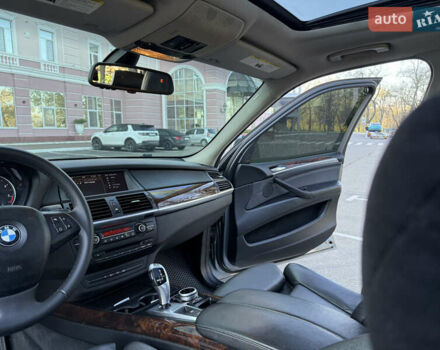 Серый БМВ Х5, объемом двигателя 3 л и пробегом 297 тыс. км за 15700 $, фото 39 на Automoto.ua