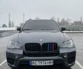 Серый БМВ Х5, объемом двигателя 3 л и пробегом 220 тыс. км за 12500 $, фото 1 на Automoto.ua