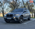 Серый БМВ Х5, объемом двигателя 3 л и пробегом 297 тыс. км за 15700 $, фото 1 на Automoto.ua