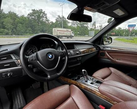 Серый БМВ Х5, объемом двигателя 3 л и пробегом 285 тыс. км за 18000 $, фото 6 на Automoto.ua