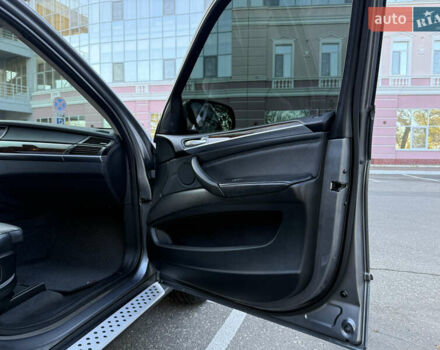 Серый БМВ Х5, объемом двигателя 3 л и пробегом 297 тыс. км за 15700 $, фото 31 на Automoto.ua