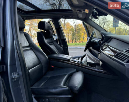 Серый БМВ Х5, объемом двигателя 3 л и пробегом 297 тыс. км за 15700 $, фото 28 на Automoto.ua