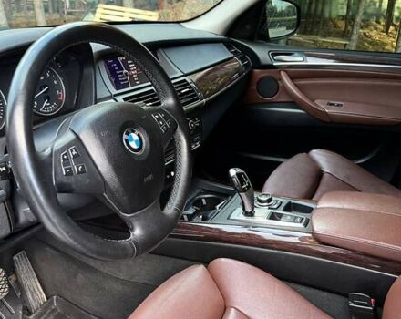 Серый БМВ Х5, объемом двигателя 2.98 л и пробегом 279 тыс. км за 10900 $, фото 4 на Automoto.ua