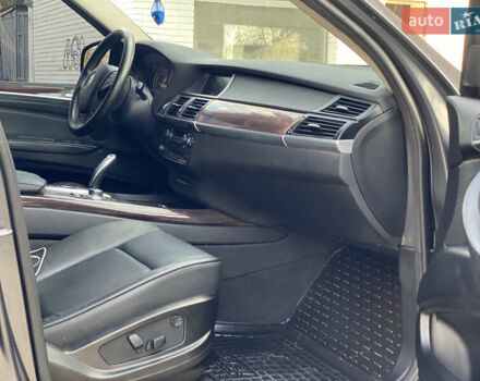 Сірий БМВ Х5, об'ємом двигуна 2.98 л та пробігом 255 тис. км за 11999 $, фото 6 на Automoto.ua