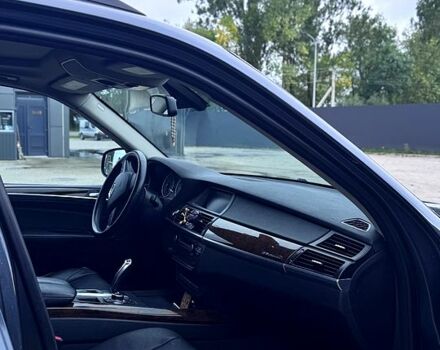 Серый БМВ Х5, объемом двигателя 3 л и пробегом 233 тыс. км за 15000 $, фото 4 на Automoto.ua