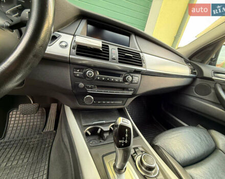 Серый БМВ Х5, объемом двигателя 3 л и пробегом 300 тыс. км за 17500 $, фото 7 на Automoto.ua