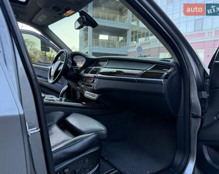 Серый БМВ Х5, объемом двигателя 3 л и пробегом 297 тыс. км за 15700 $, фото 30 на Automoto.ua