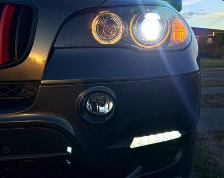 Серый БМВ Х5, объемом двигателя 3 л и пробегом 244 тыс. км за 17000 $, фото 4 на Automoto.ua