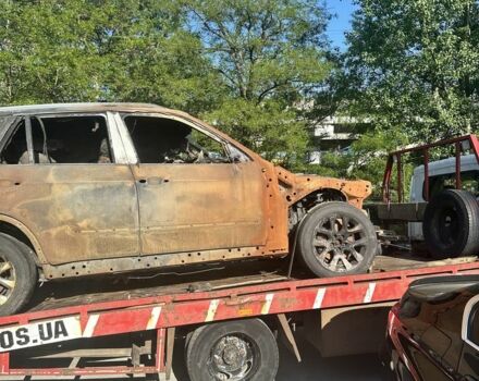 Серый БМВ Х5, объемом двигателя 3 л и пробегом 150 тыс. км за 100 $, фото 4 на Automoto.ua