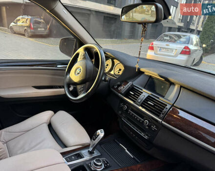 Серый БМВ Х5, объемом двигателя 3 л и пробегом 287 тыс. км за 15500 $, фото 49 на Automoto.ua